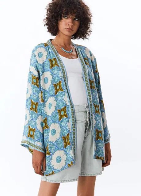 El favorito de la nueva colección de Sfera que no puedes dejar escapar: un kimono estampado que te pondrás en verano y en | Hoy