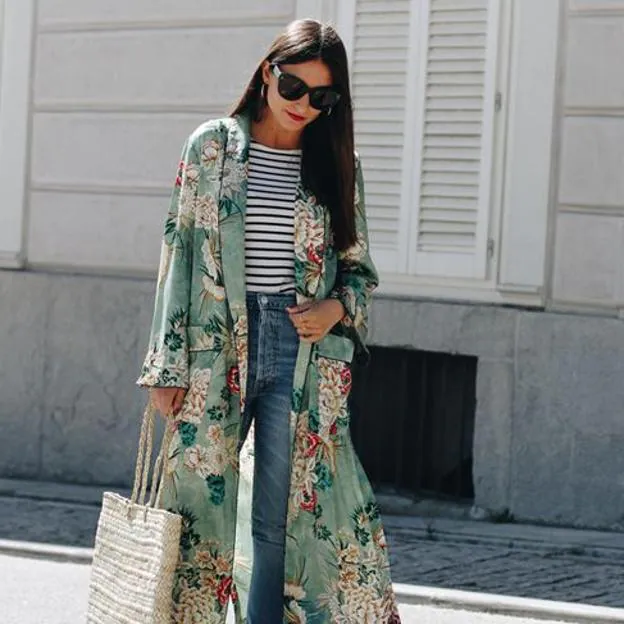 saber Síntomas Pensativo El favorito de la nueva colección de Sfera que no puedes dejar escapar: un  kimono estampado que te pondrás en verano y en otoño | Mujer Hoy