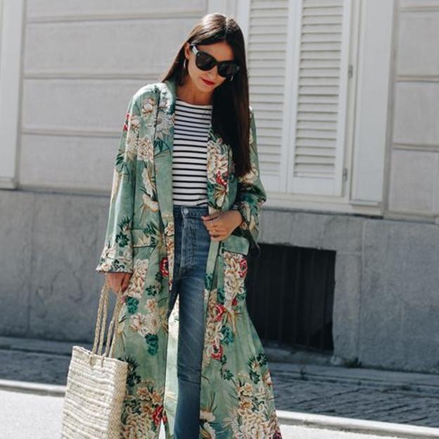 El favorito de la nueva colección de Sfera que no puedes dejar escapar: un kimono estampado que te pondrás en verano y en otoño