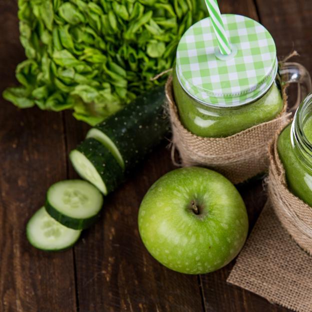 Comer una manzana entre horas da más sensación de hambre: por qué ocurre y cómo tienes que comerla para que te sacie