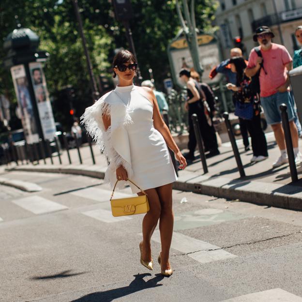 El vestido blanco de Sfera perfecto para lucir bronceado y ponerte con todas tus sandalias en las noches más especiales