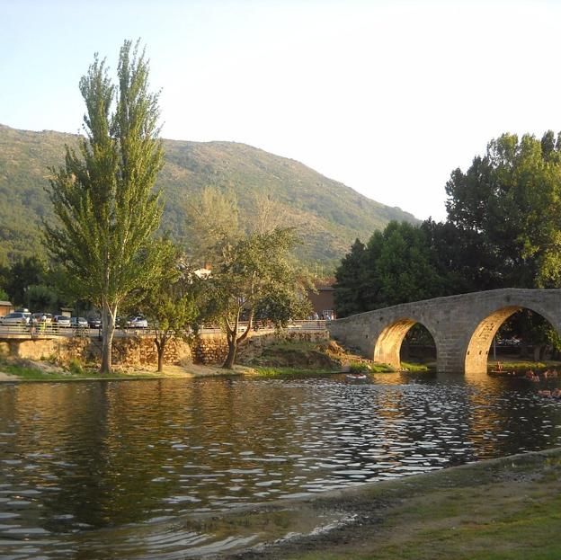 Un baño debajo de un puente, un plan estupendo para un día diferente y especial de verano.