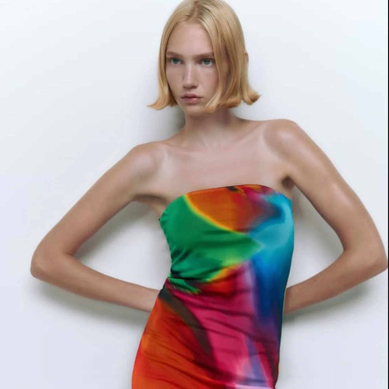 El vestido más colorido de Zara es el preferido por las influencers para  lucir tipazo | Mujer Hoy
