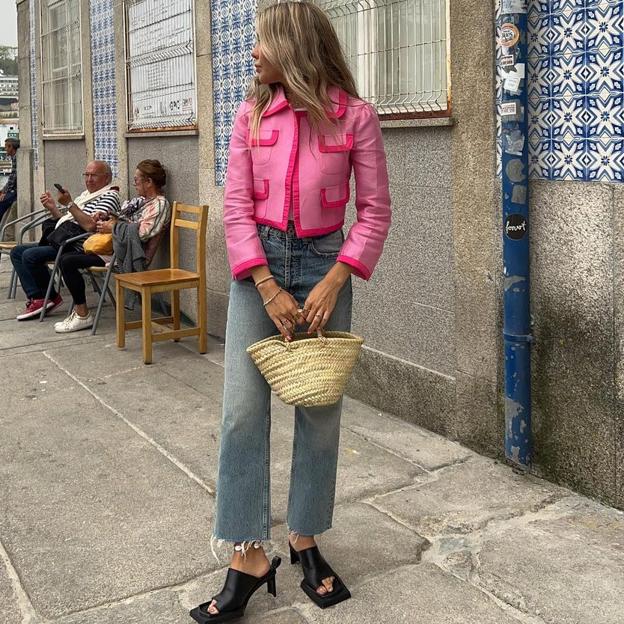 Por qué los vaqueros bootcut son los pantalones estrella para bajitas y quienes solo llevan sandalias en verano