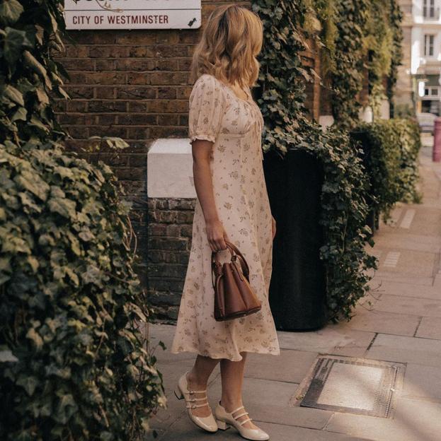 El bolso elegante y perfecto para el día a día que ha enamorado a las influencers francesas porque pega con todo