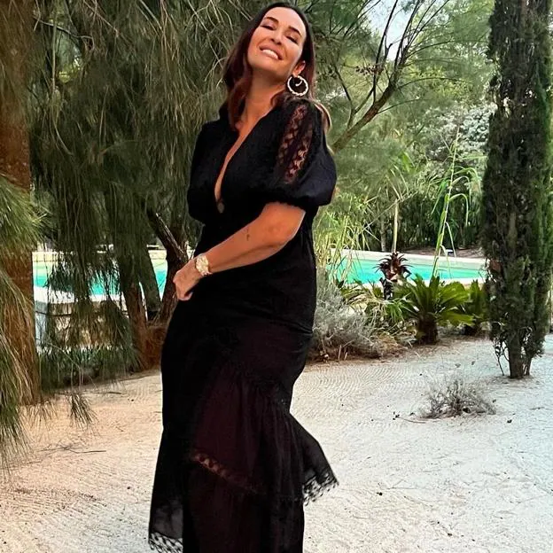 transatlántico referir De Dios Vicky Martín Berrocal nos demuestra que el vestido ibicenco también puede  ser negro (y estiliza y rejuvenece más que cualquier otro) | Mujer Hoy