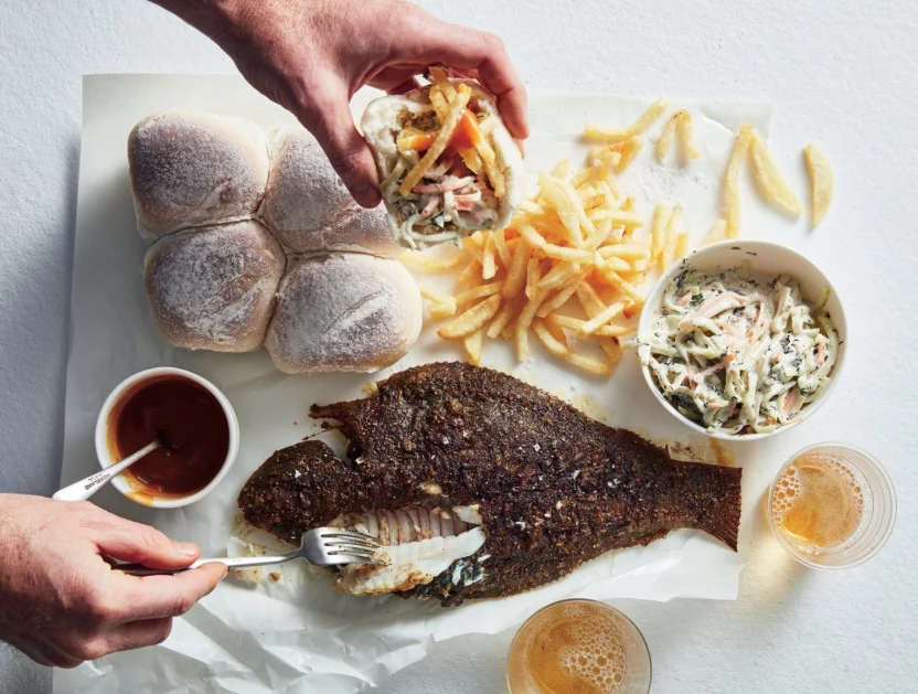 Cocina un pescado, el manual de cocina perfecto para apostar por un plato sano y sabroso con el que darle un giro a tus menús semanales