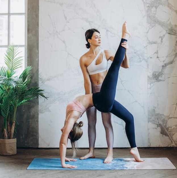 Chakrasana (o postura de la rueda): yoga de nivel intermedio que fortalecerá tus brazos, piernas, abdomen y columna vertebral