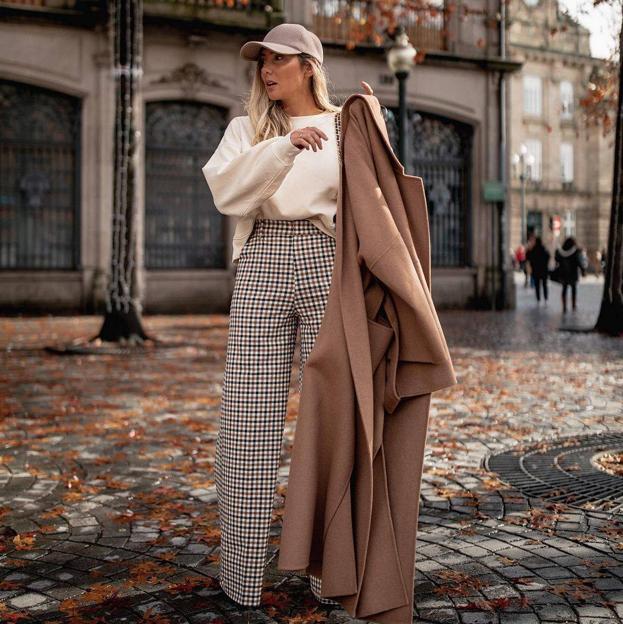 Pantalones de cuadros estilosos y elegantes que elevan tus looks de oficina en otoño