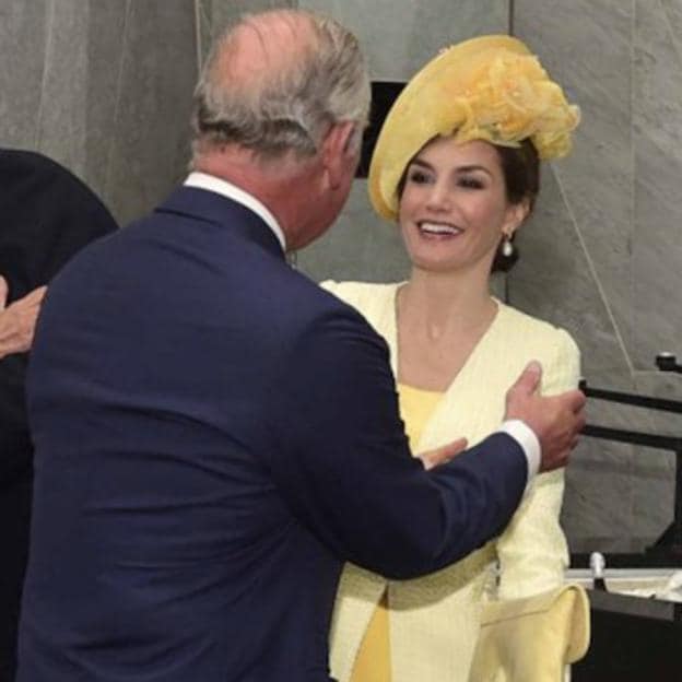 El príncipe Carlos y la reina Letizia en su encuentro de 2017
