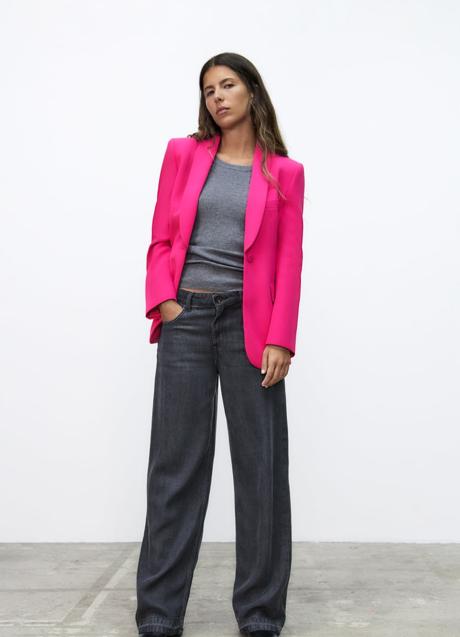 Blazer rosa de Zara.