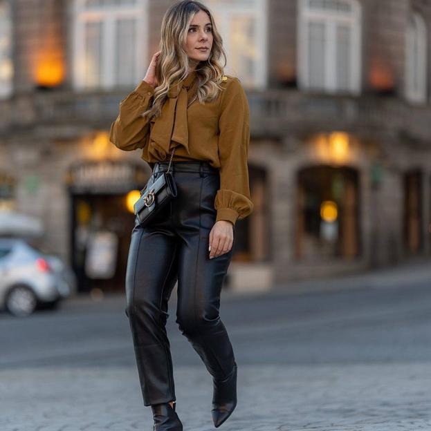 Los pantalones efecto piel más elegantes del otoño para looks de diario con mucho estilo