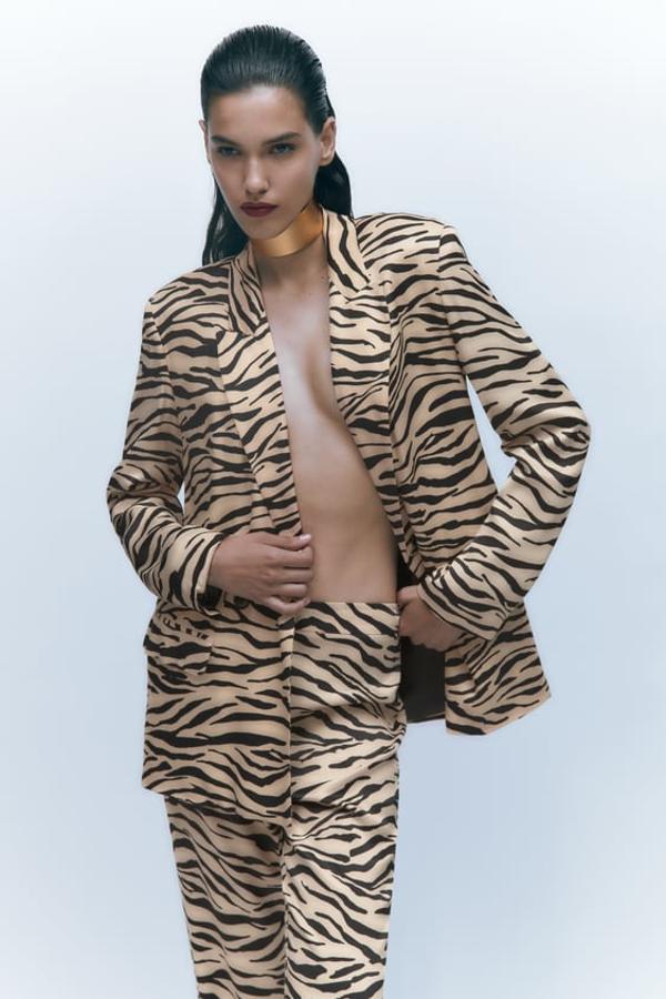 Blazer satinada de animal print