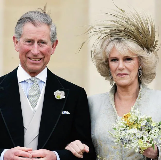 Así fue la accidentada boda de Carlos III y Camilla: abucheos, sin la reina Isabel II y ataques de pánico