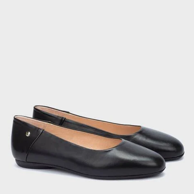 Bailarinas negras de Pikolinos, 89,95€.