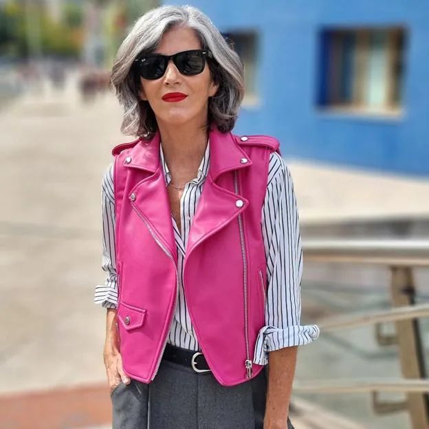 El chaleco de Zara que rejuvenece un look de oficina a los 50 | Mujer Hoy