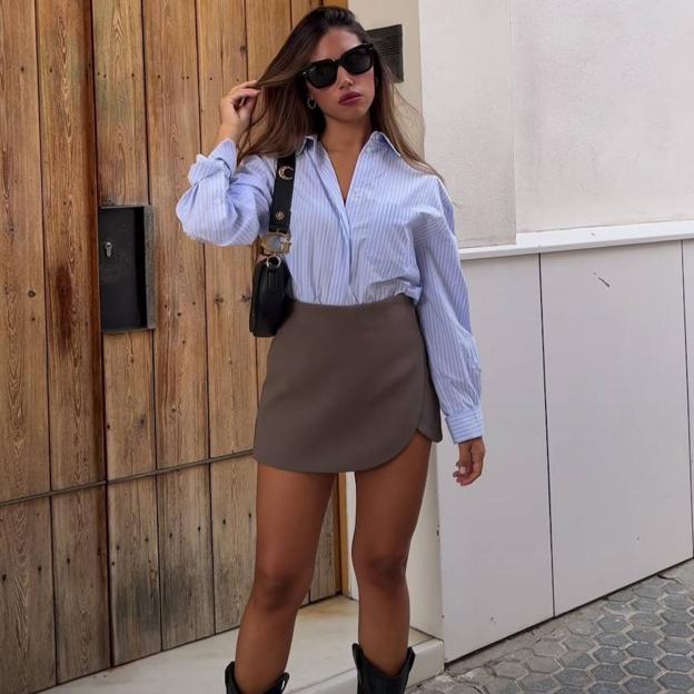 Las faldas pantalón que más estilizan y alargan las piernas con botas altas, palabra de influencer