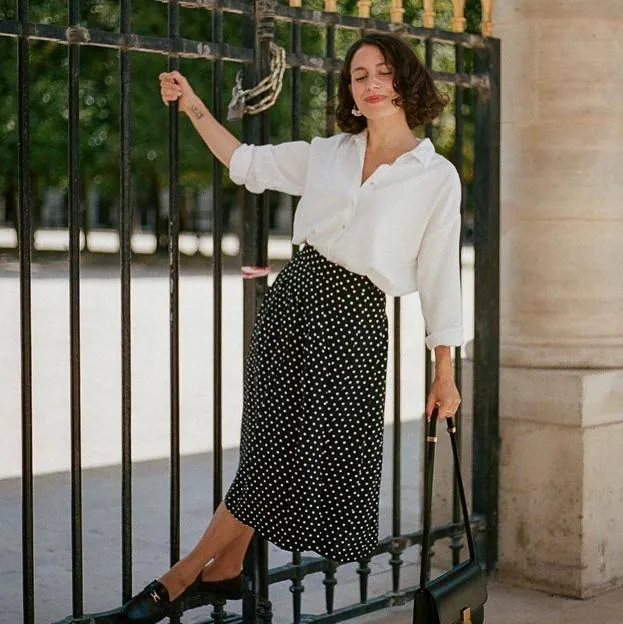 Las faldas midi de lunares que adoran las francesas para rejuvenecer su  apariencia | Mujer Hoy