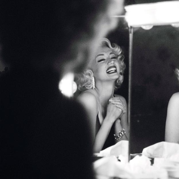 Ana de Armas encarnando a Marilyn Monroe en Blonde.