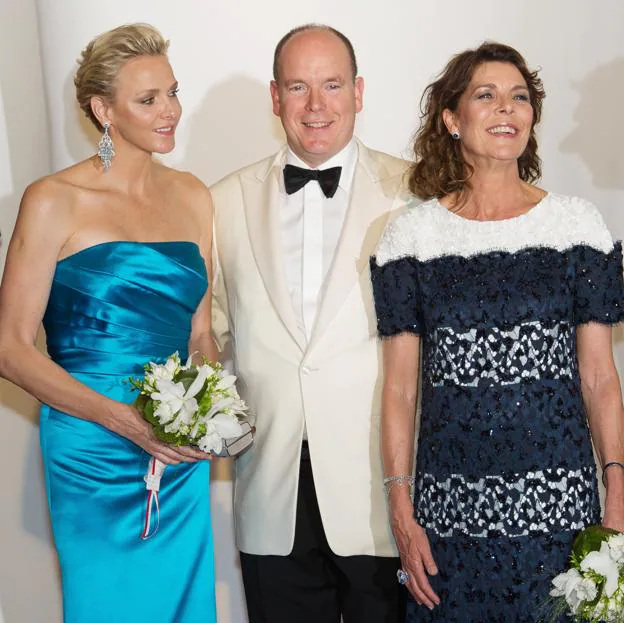 La princesa Charlène de Mónaco, Alberto de Mónaco y Carolina de Hannover./gtres