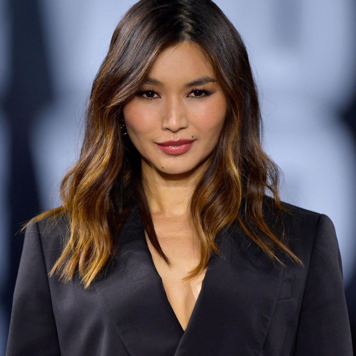 La actriz Gemma Chan en el desfile de L'Oréal Paris durante la Semana de la Moda de París./d.r.