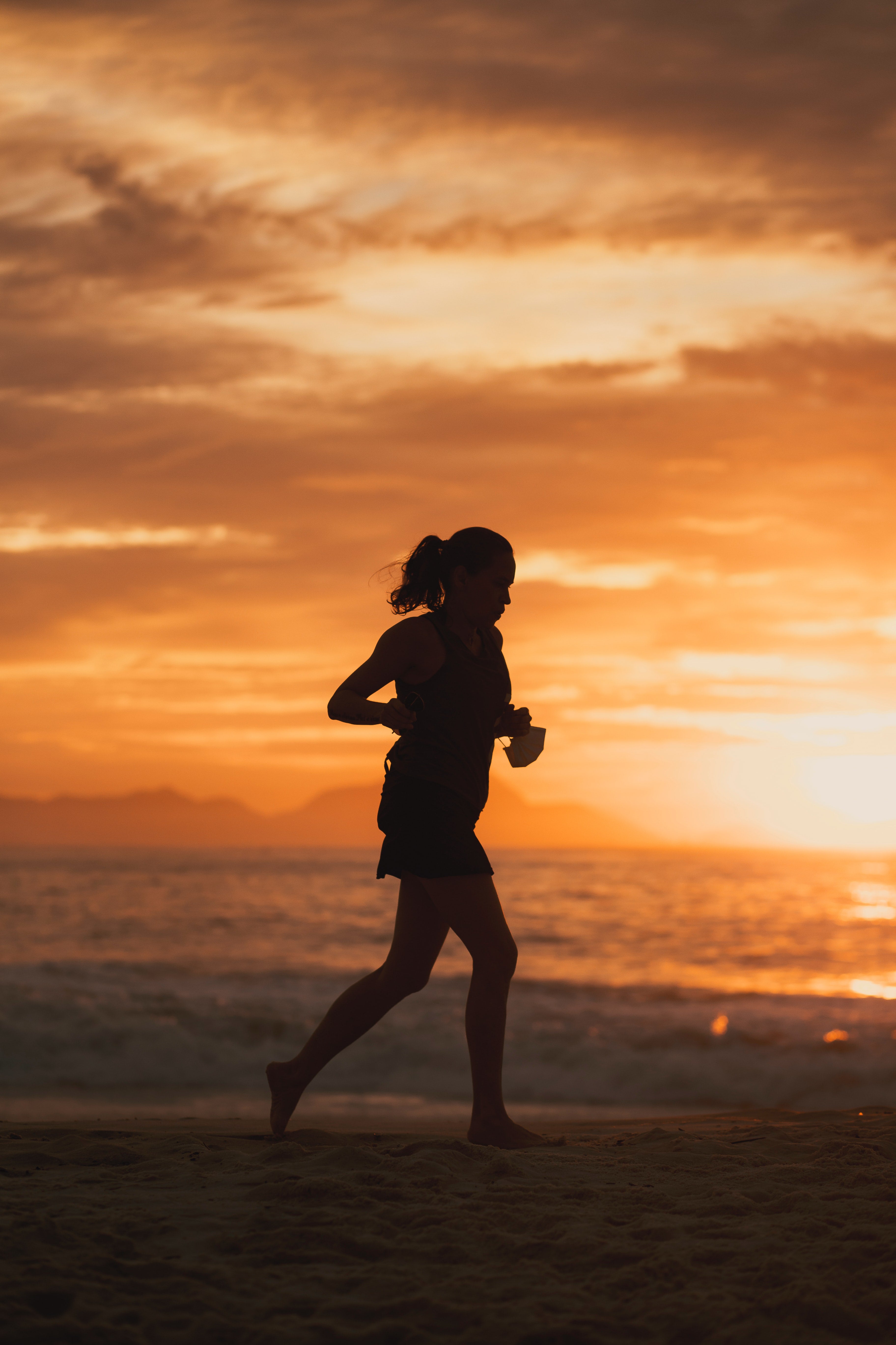 Tanto caminar como correr son dos grandes ejercicios para ponerse en forma/UNSPLASH