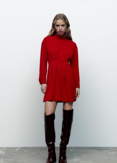 Vestido rojo de pinzas, 29,95€.