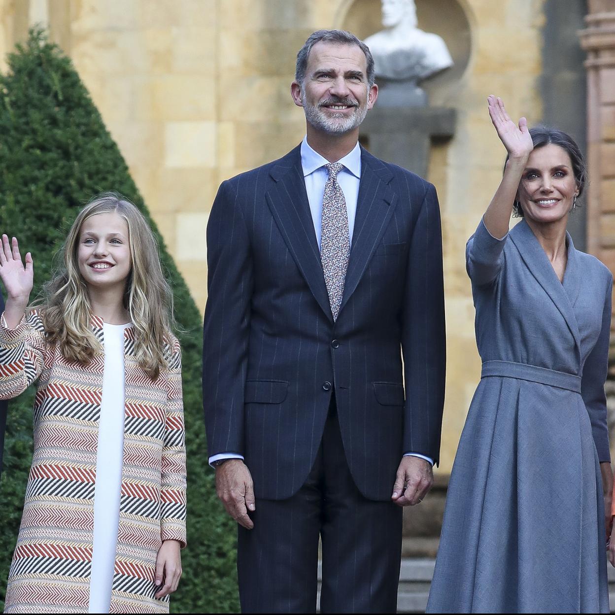 Leonor y los reyes en el primer acto de los Premios Princesa de Asturias en los que participó la princesa en 2019./gtres