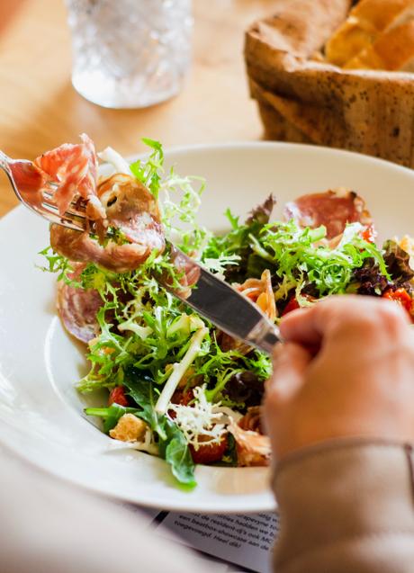 Comer más tarde aumenta el riesgo de obesidad/UNSPLASH