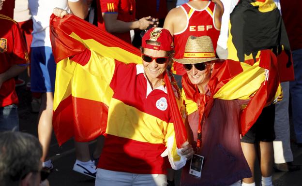 María Zurita y la infanta Elena en un partido de la selección española de fútbol