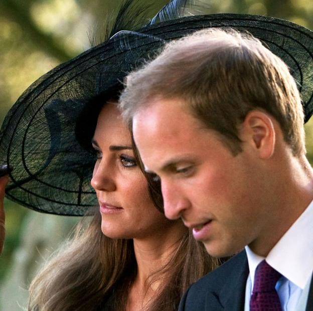 La desastrosa ruptura oculta del príncipe Guillermo y Kate Middleton antes de casarse: la dejó por teléfono mientras salía de fiesta con otras mujeres