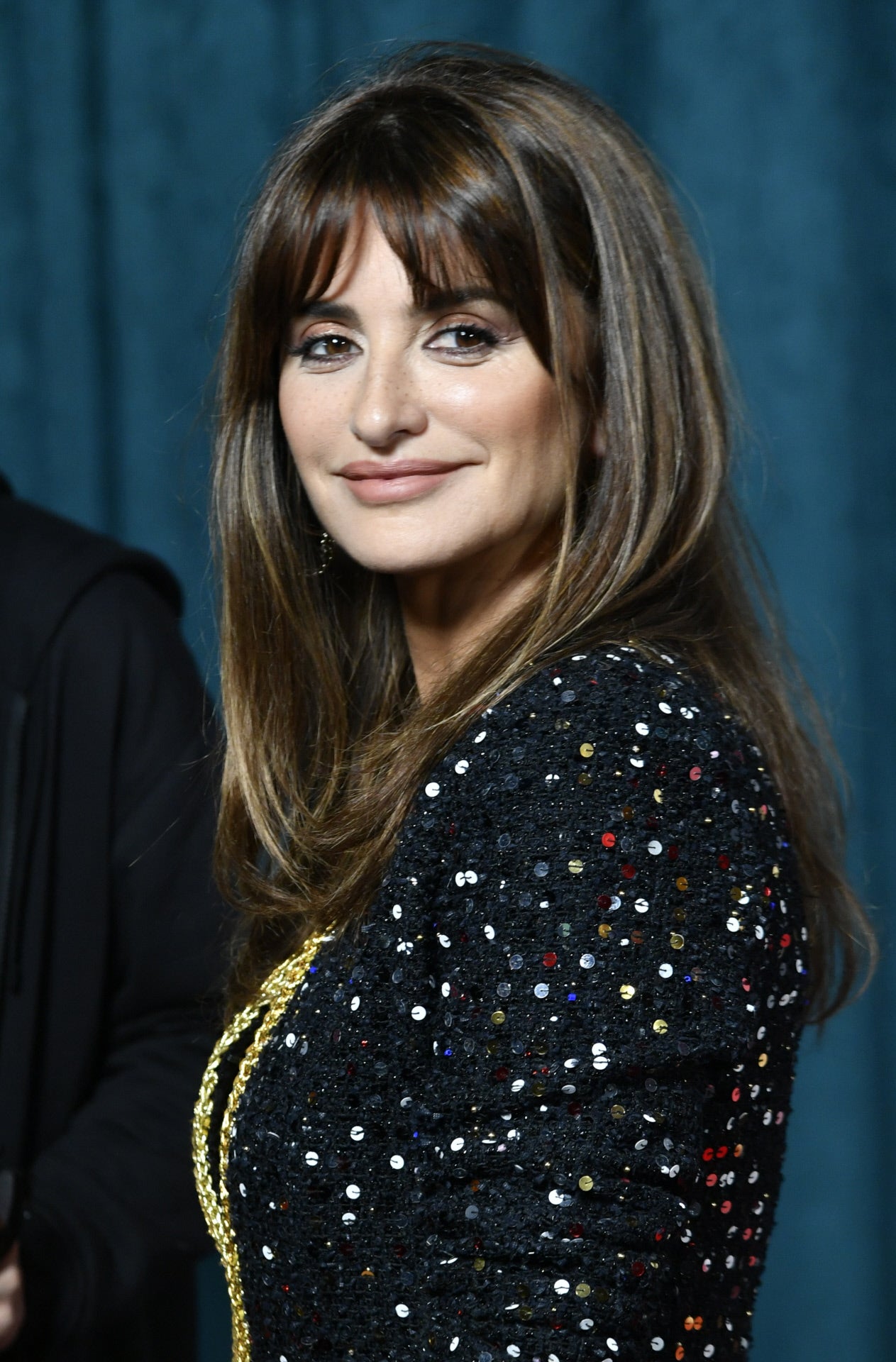 El truco fácil de Penélope Cruz para dar volumen al pelo fino: flequillo y cardado