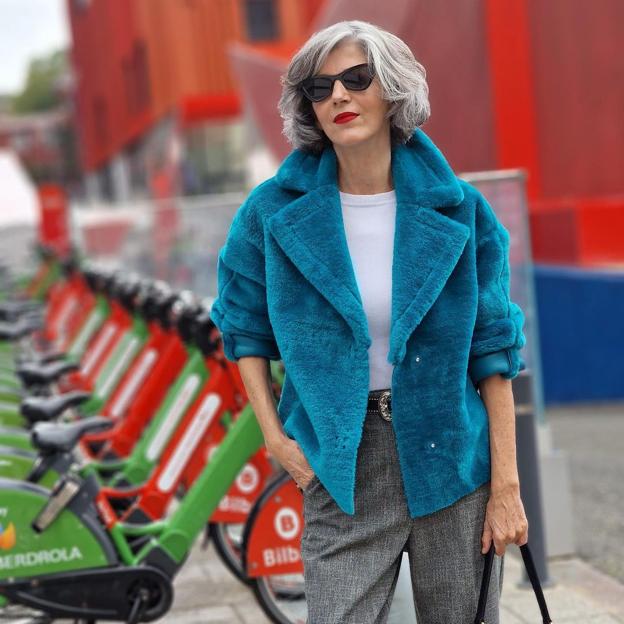 El abrigo de peluche de Parfois que mejor llevan mujeres de 50 | Mujer Hoy