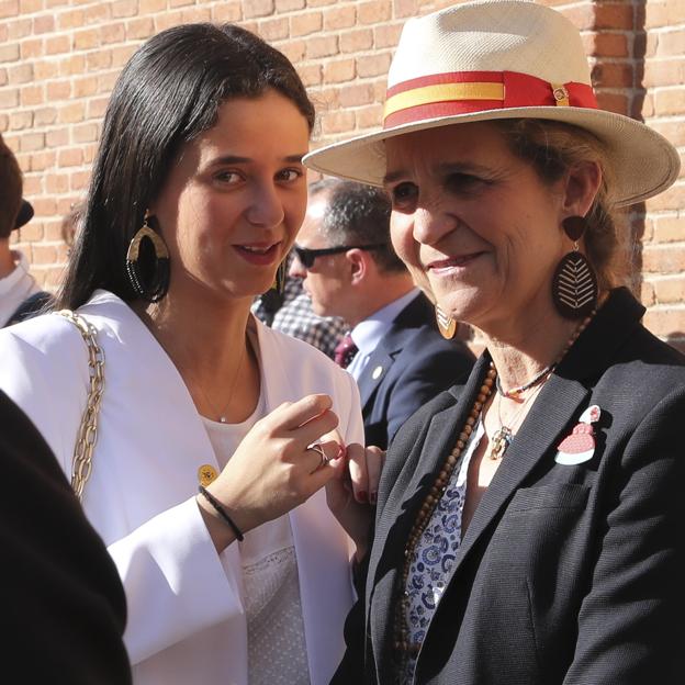 Una de las últimas fotos de la infanta Elena y Victoria Federica juntas, durante la Feria de San Isidro de 2019, en la plaza de toros de Las Ventas de Madrid.