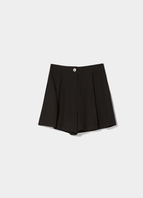 Bermudas de cuero de Bershka.