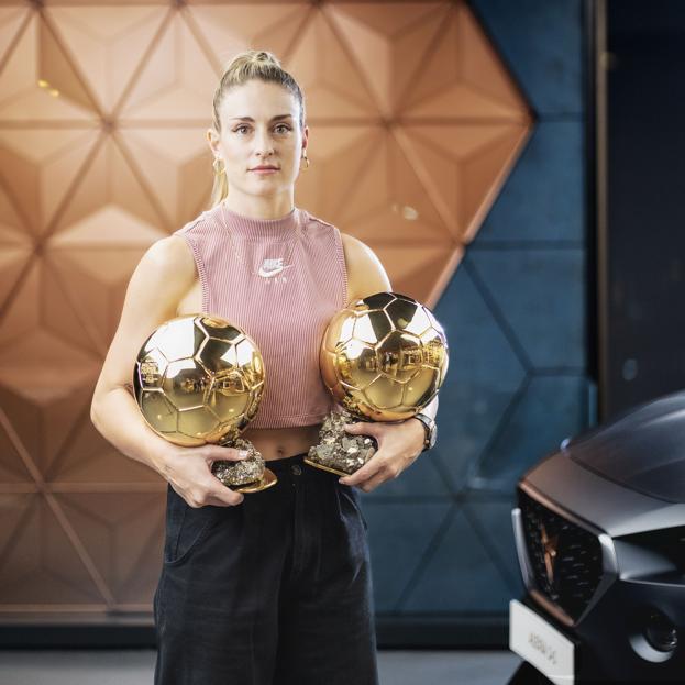 Alexia Putellas, la mejor futbolista del mundo, tras conseguir su segundo Balón de Oro consecutivo: «Me resisto a asimilar lo que he ganado. Eso sería conformarme»