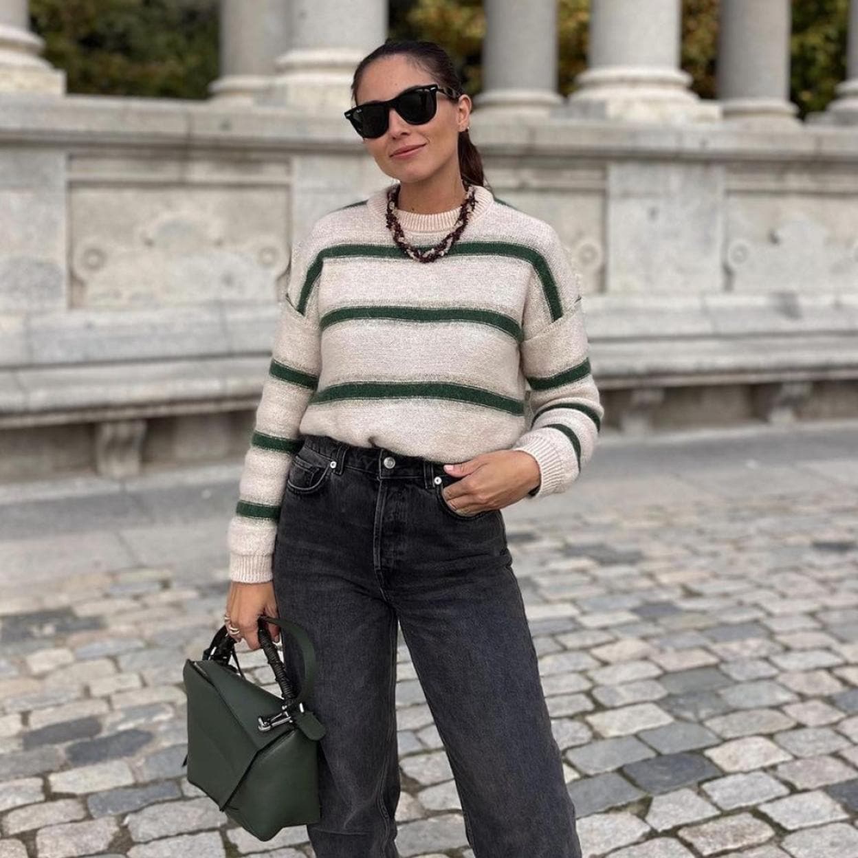 El look con jersey de rayas y zapatillas que arrasa entre las influencers  es el más fácil de copiar | Mujer Hoy