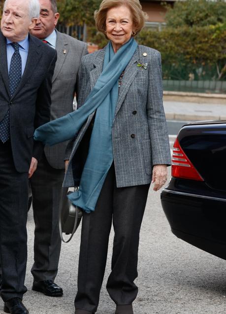 La reina Sofía con un look con blazer. / GTRES