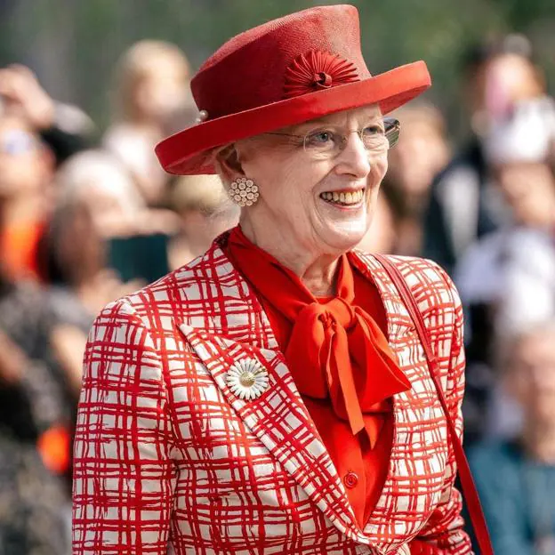 La reina Margarita de Dinamarca comparte obsesión con la fallecida Isabel II: preservar la continuidad de la institución monárquica en su país al precio que sea. 