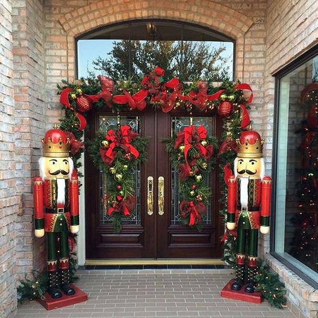 Las puertas con decoración navideña más bonitas de Pinterest que vas a querer copiar para darle un toque festivo al exterior de tu casa