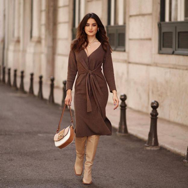 Los vestidos midi que no pararás de llevar con botas altas para derrochar estilo este invierno