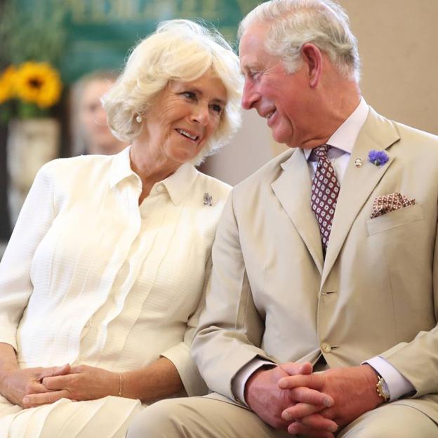 Carlos III y Camilla Parker-Bowles.