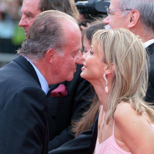 Corinna Larsen amenaza con su podcast y lo único que hemos sacado en claro es que fue el romance más cutre del rey Juan Carlos