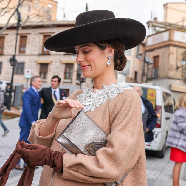 Sofía Palazuelo llevó guantes, bolso metalizado y sombrero.