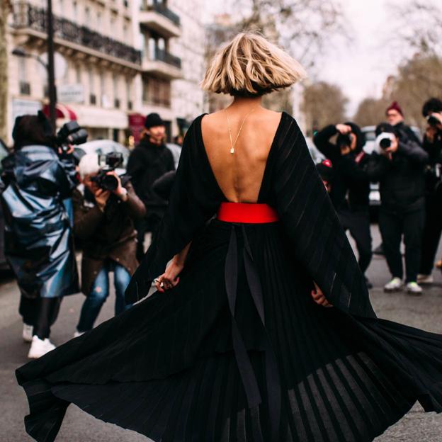 Este vestido negro de Zara de menos de 25 euros será tu mejor aliado en las cenas de Navidad