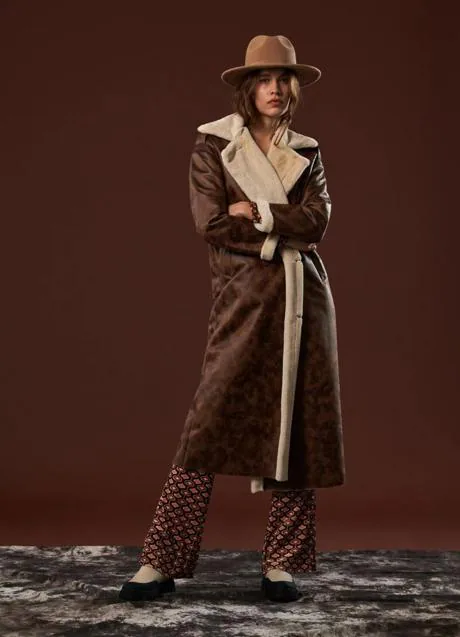 PRENDAS VIRALES: El abrigo de doble faz XL favorito de las famosas que  usarás todo el invierno