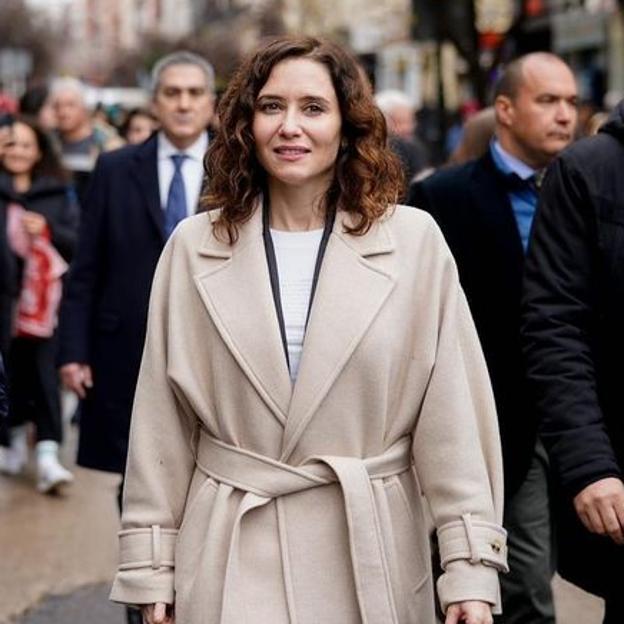 Isabel Díaz Ayuso tiene el abrigo de Zara más elegante y calentito y en el que merece la pena invertir