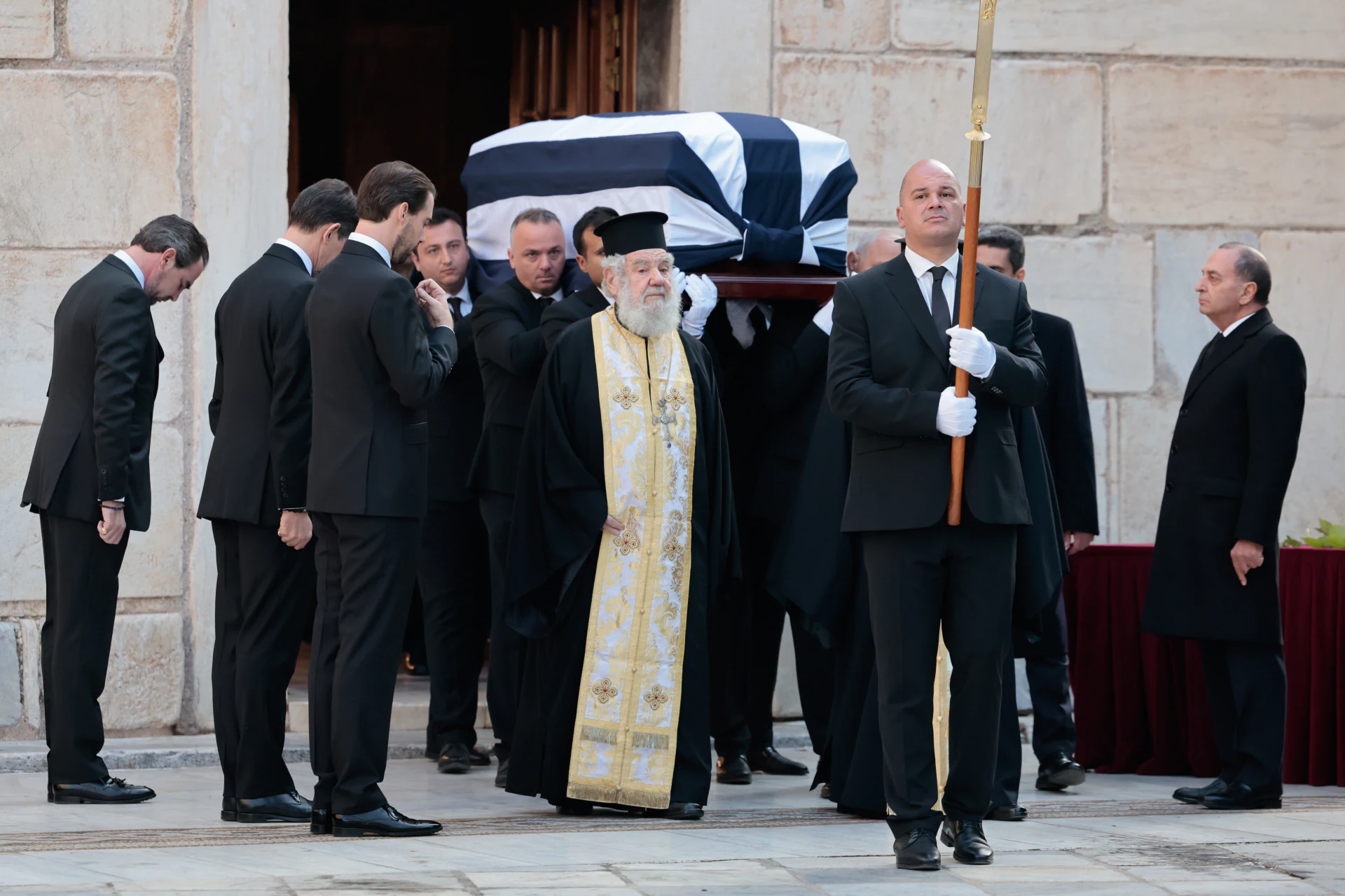 Invitados en el funeral de Constantino de Grecia: Pablo, Philippos y Nicolás de Grecia