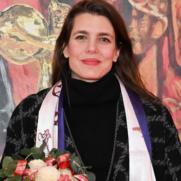 Hemos encontrado en H&M la copia low cost del favorecedor abrigo de cuadros de Carlota Casiraghi