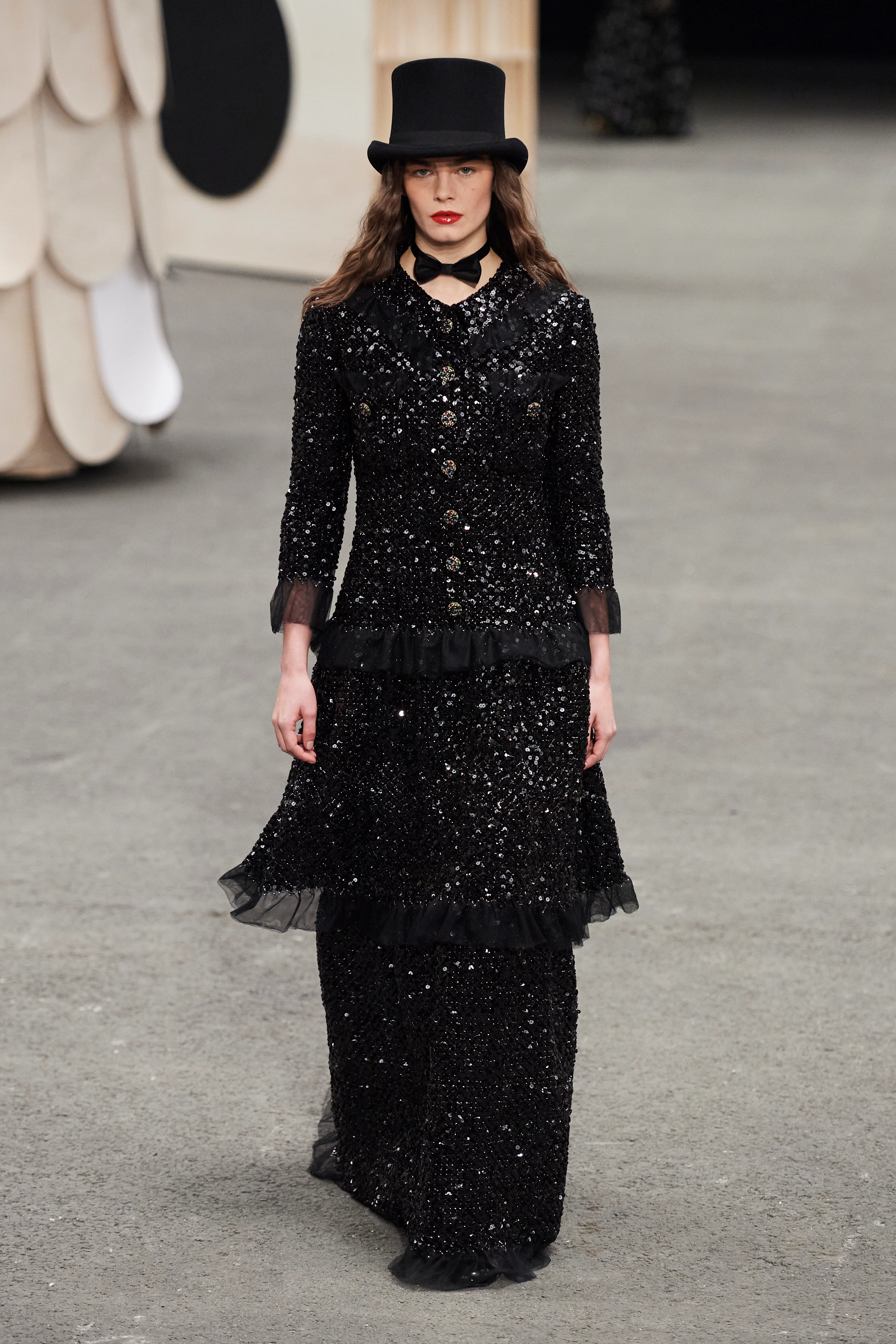 Los mejores looks de la Alta Costura de París: total black de Chanel